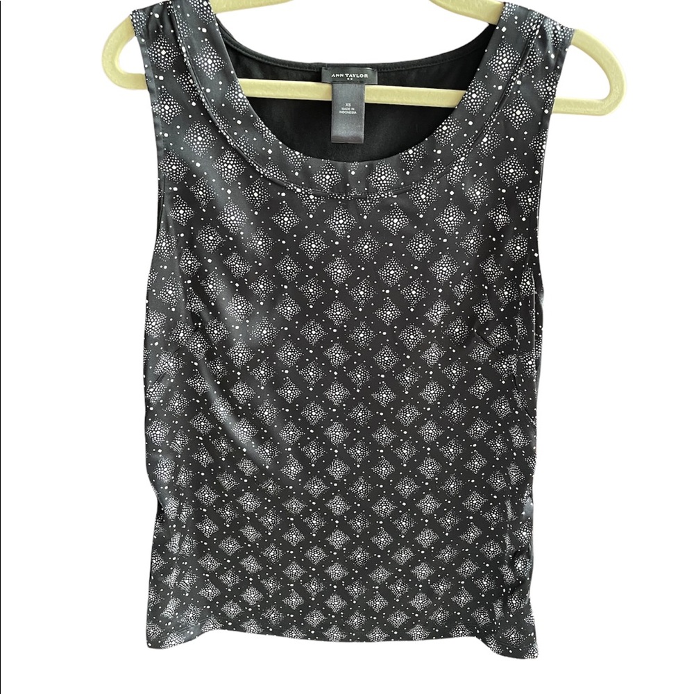 Ann Taylor black & white sleeveless blouse top XS machine washable EUC